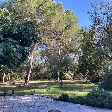 Proche Nimes Piscine Tennis Hébergement de vacances *