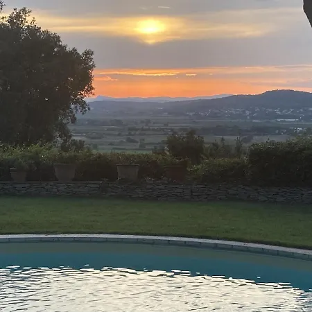 Hébergement de vacances Proche Nimes Piscine Tennis