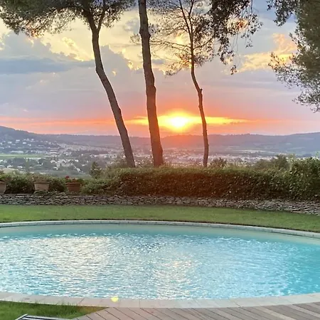 Proche Nimes Piscine Tennis Hébergement de vacances Boissières